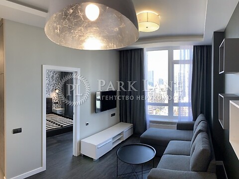 Продается 1-комнатная квартира 45 кв. м в Киеве, ул. Жилянская