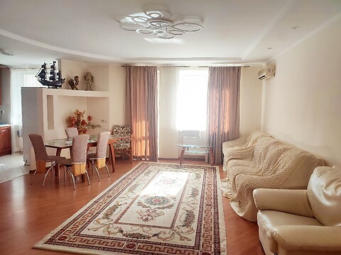 Сдается в аренду 3-комнатная квартира 120 кв. м в Одессе, ул. Авдеева-Черноморского, 2Б