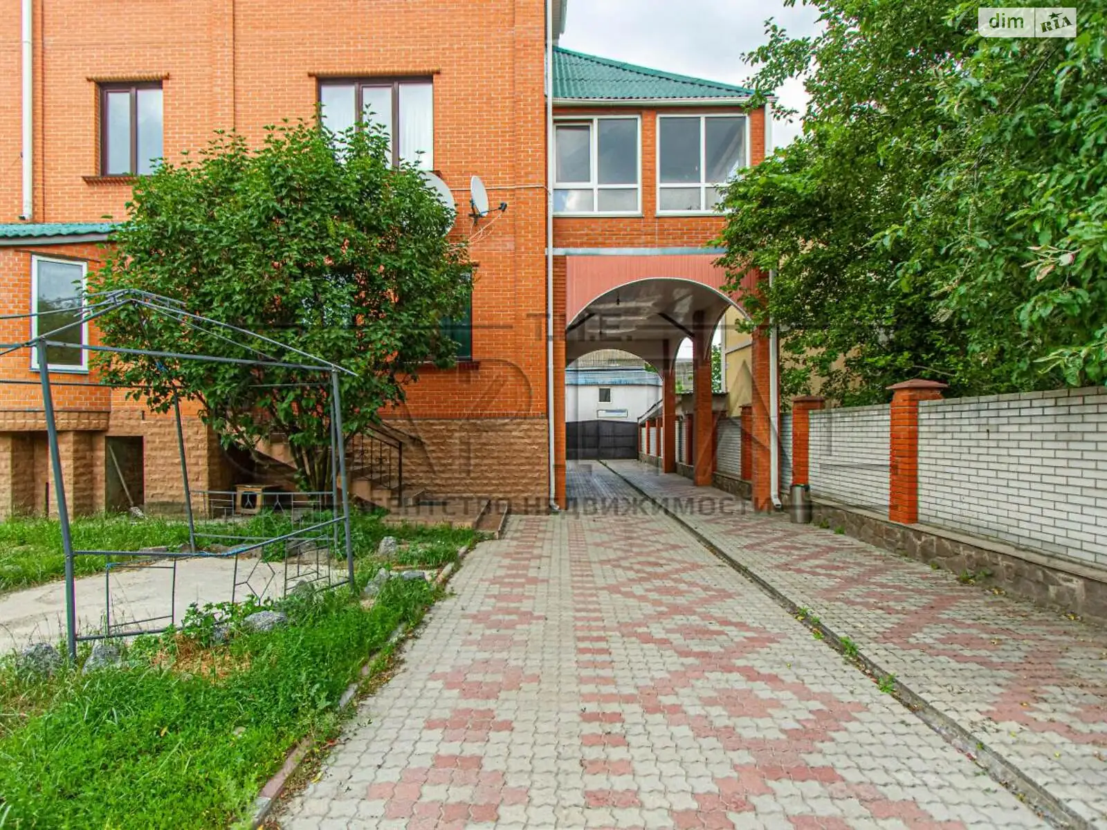 Продается дом на 3 этажа 525 кв. м с мансардой - фото 2