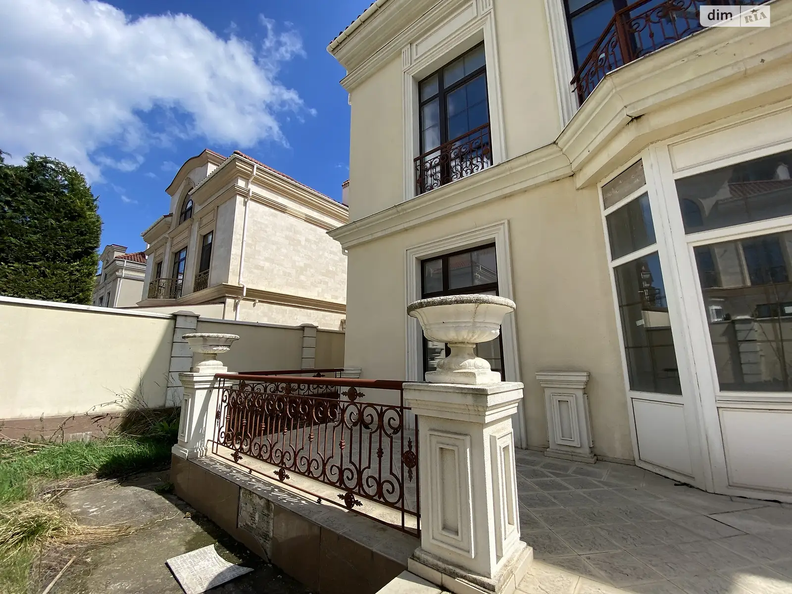 Продается дом на 2 этажа 542 кв. м с террасой, цена: 850000 $ - фото 1