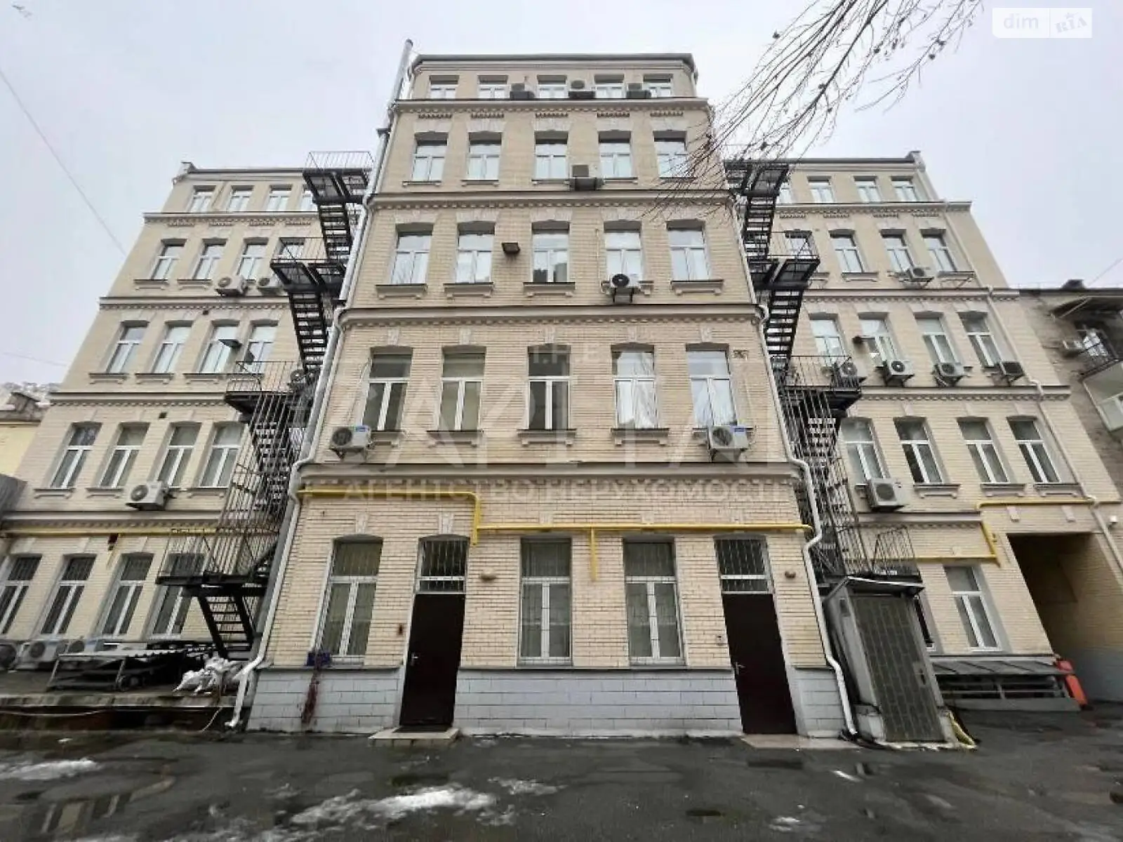 Сдается в аренду офис 3100 кв. м в бизнес-центре, цена: 49600 $ - фото 1