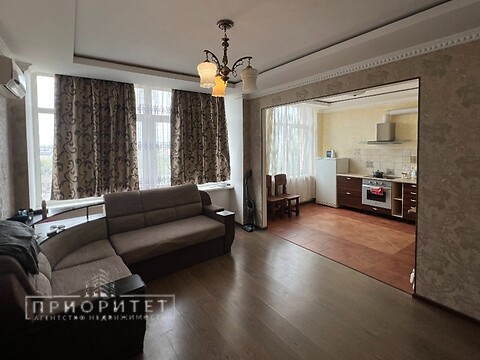 Продается 2-комнатная квартира 59.8 кв. м в Одессе, вул. Середня