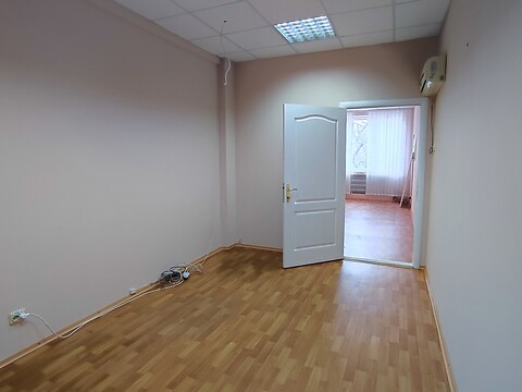 Сдается в аренду офис 30 кв. м в бизнес-центре, цена: 3600 грн