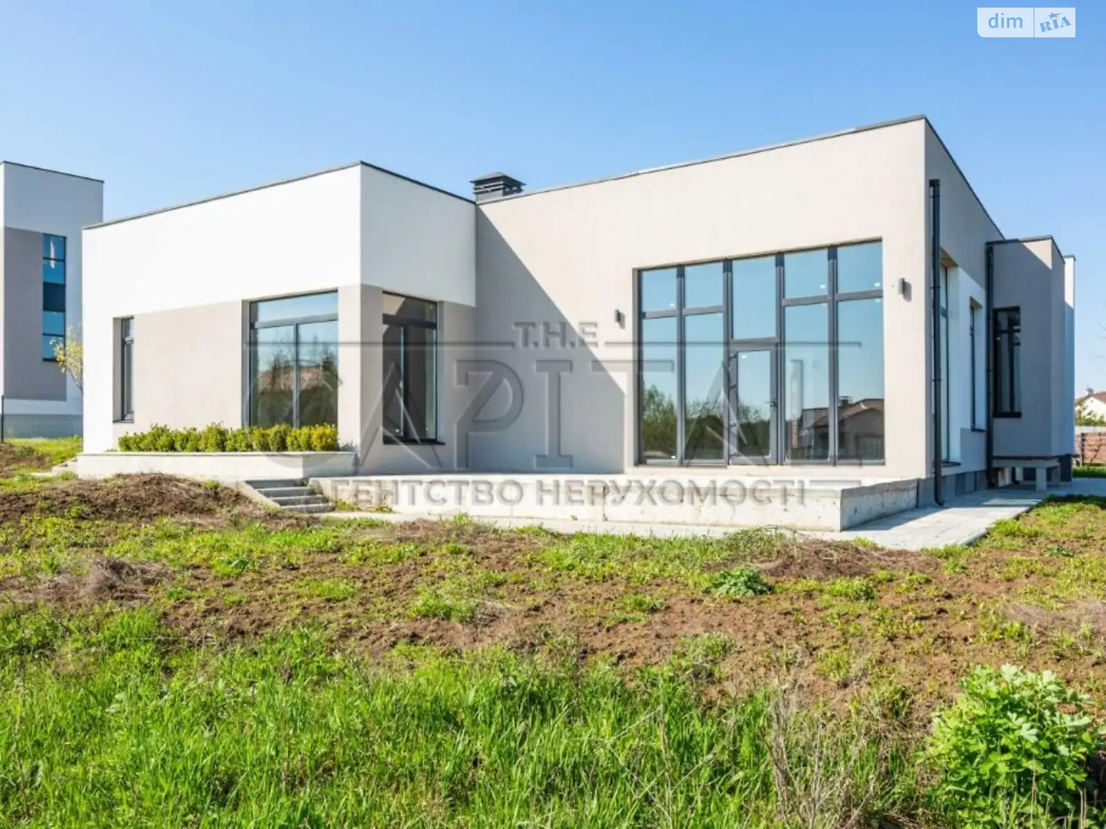 Продается дом на 2 этажа 191 кв. м с бассейном, цена: 275000 $ - фото 1