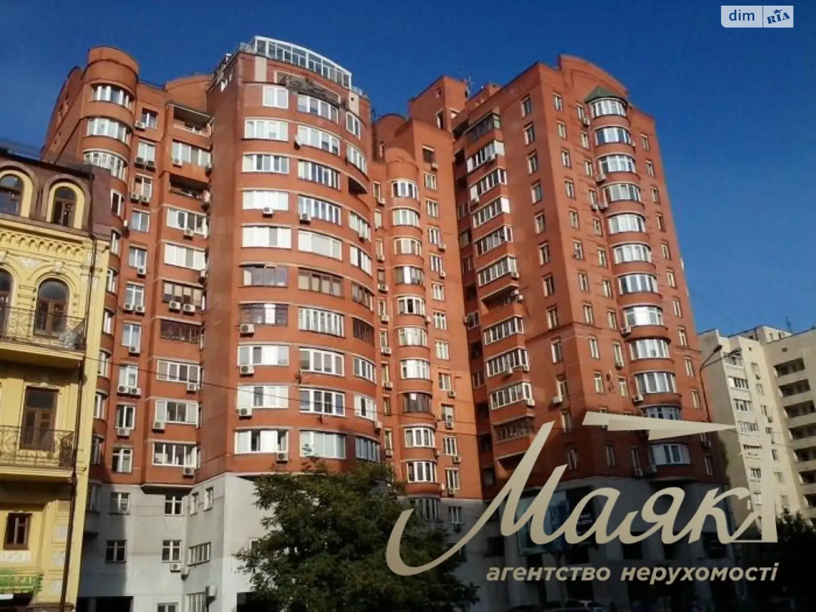 Сдается в аренду офис 146 кв. м в бизнес-центре, цена: 1460 $ - фото 1