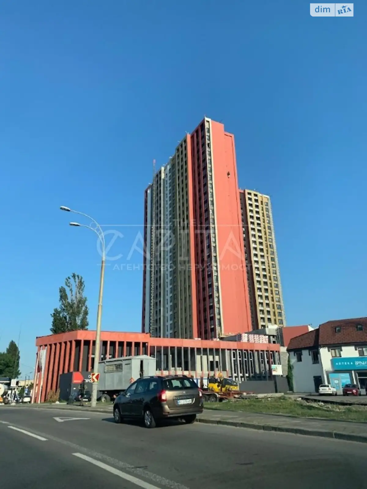 Продается 1-комнатная квартира 43 кв. м в Киеве, просп. Степана Бандеры, 32Д