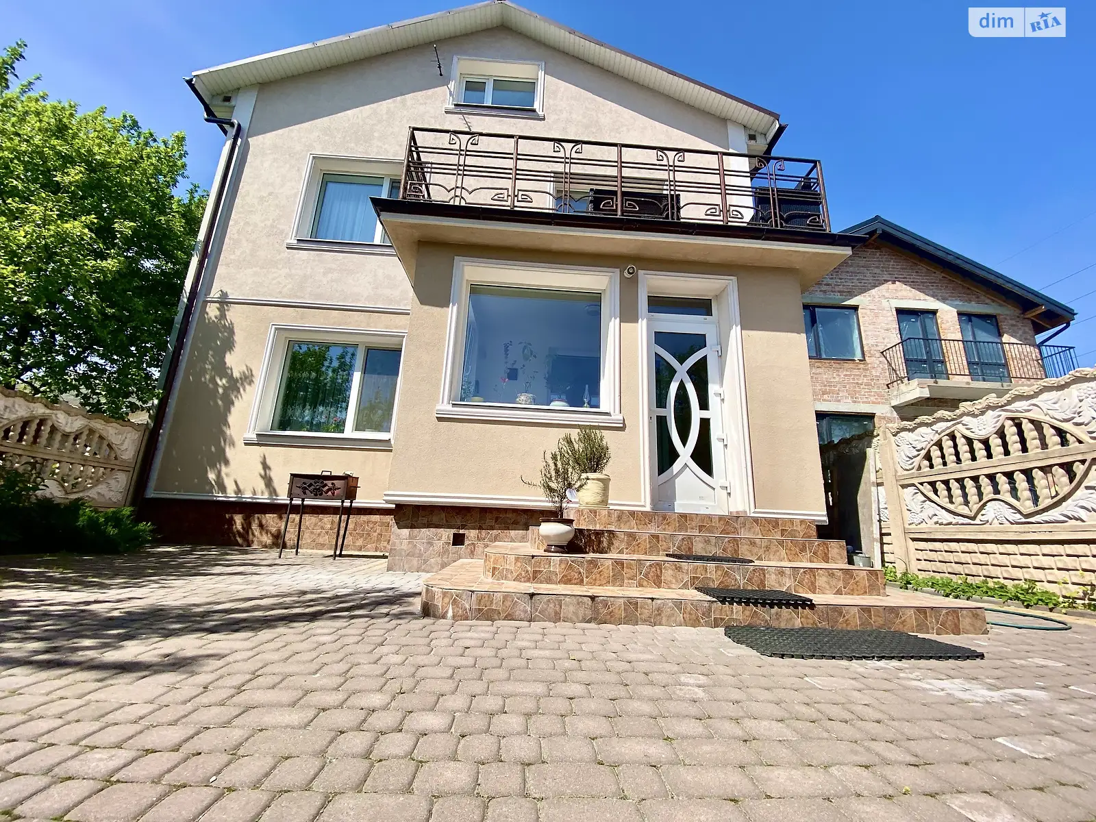 Продається будинок 3 поверховий 217 кв. м з каміном, цена: 235000 $