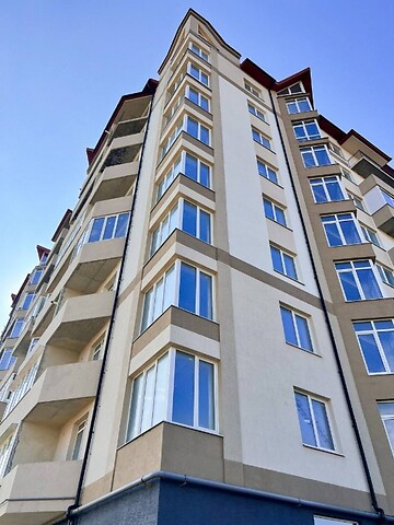 Продается 3-комнатная квартира 87.39 кв. м в Ивано-Франковске, ул. Приозерная