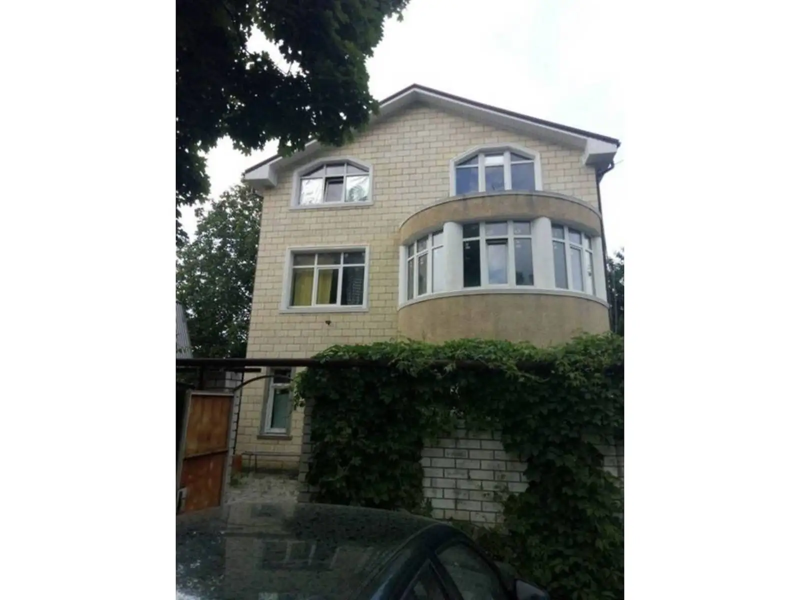 Продается дом на 3 этажа 225 кв. м с верандой, цена: 220000 $ - фото 1