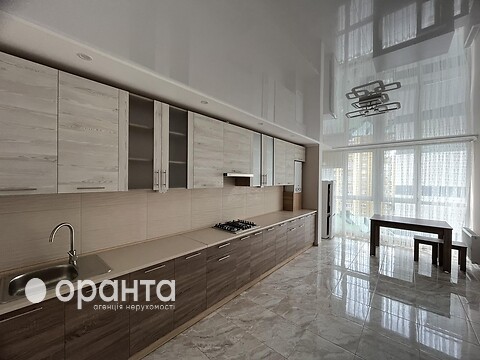 Сдается в аренду 2-комнатная квартира 73 кв. м в Тернополе, ул. Белогорская