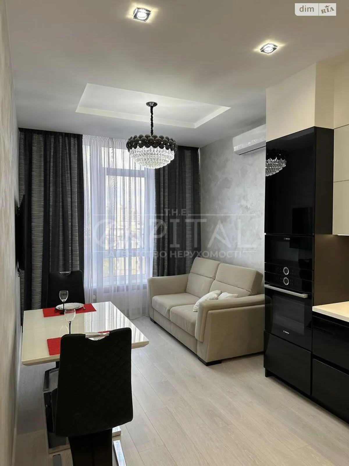 Продается 2-комнатная квартира 55 кв. м в Киеве, ул. Жилянская, 68