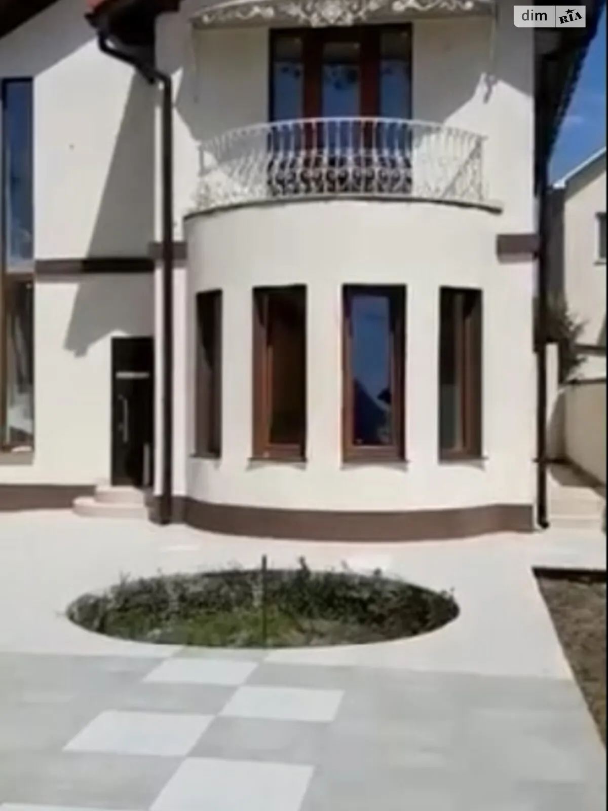 Продается дом на 2 этажа 130 кв. м с участком, цена: 134987 $ - фото 1