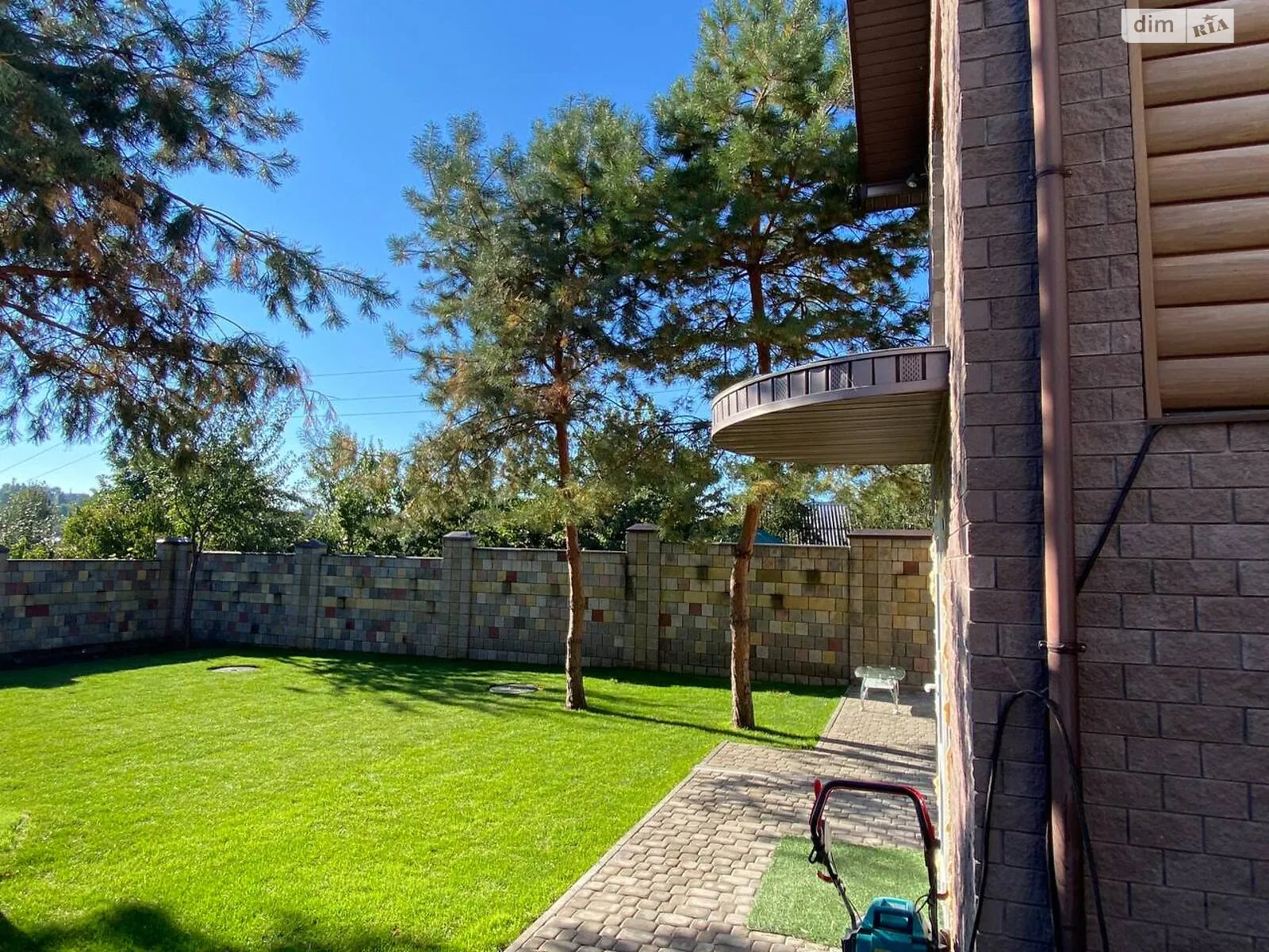 Продается дом на 3 этажа 360 кв. м с участком, цена: 260000 $ - фото 1