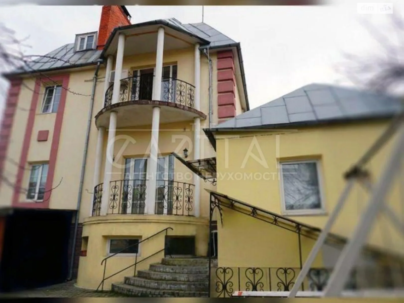 Продається будинок 3 поверховий 310 кв. м з балконом, цена: 270000 $