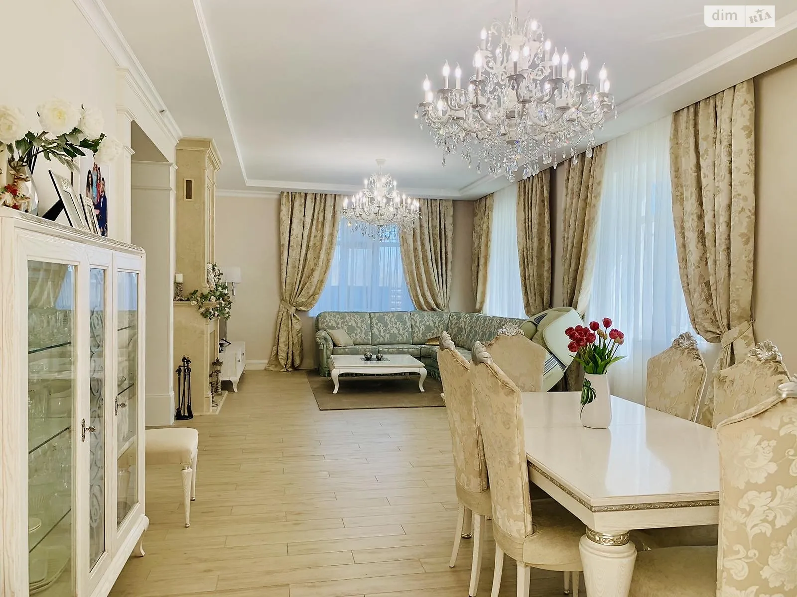 Продается дом на 3 этажа 550 кв. м с подвалом, цена: 725000 $ - фото 1