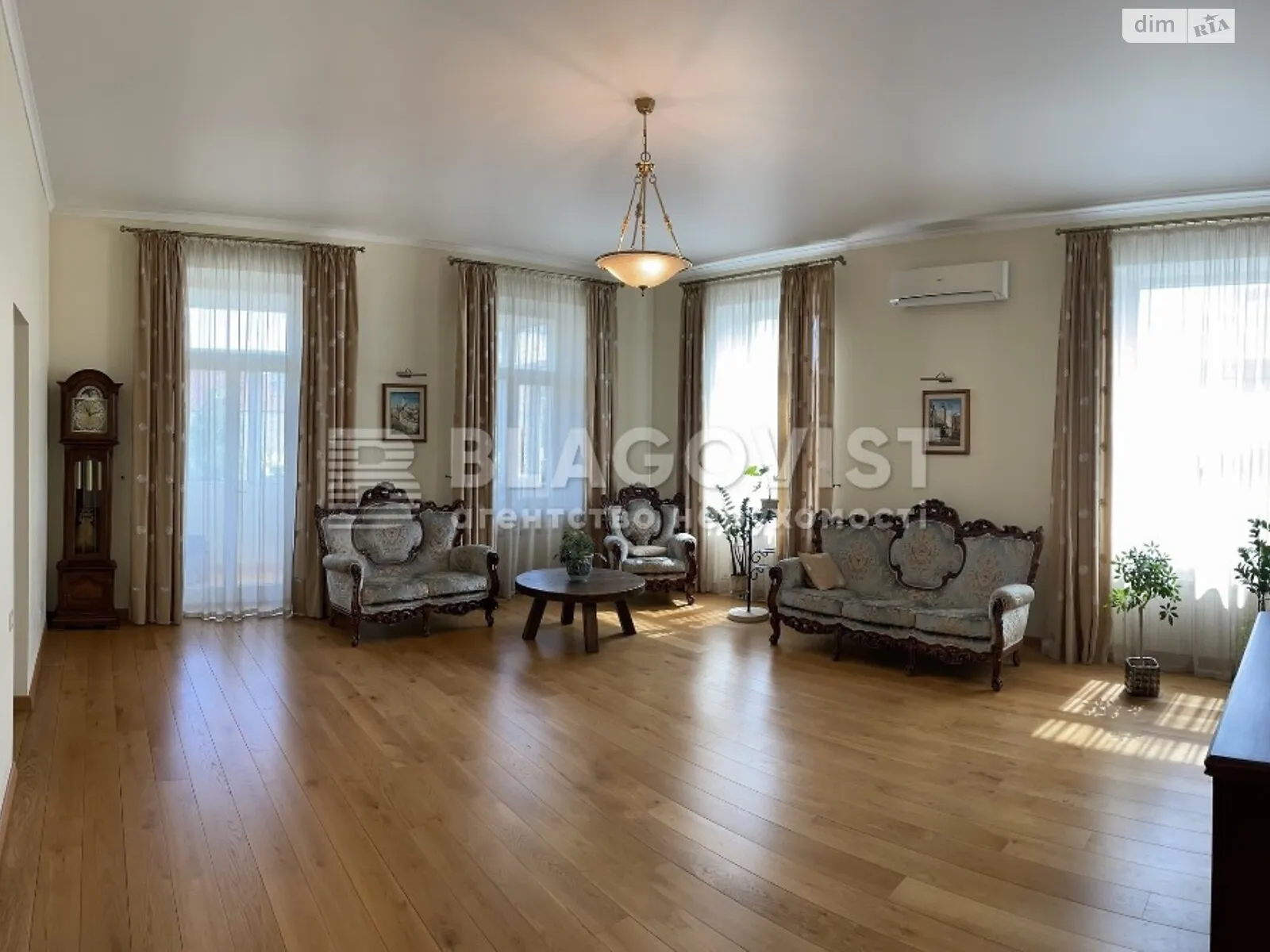 Продается 4-комнатная квартира 190 кв. м в Киеве, ул. Лютеранская, 24