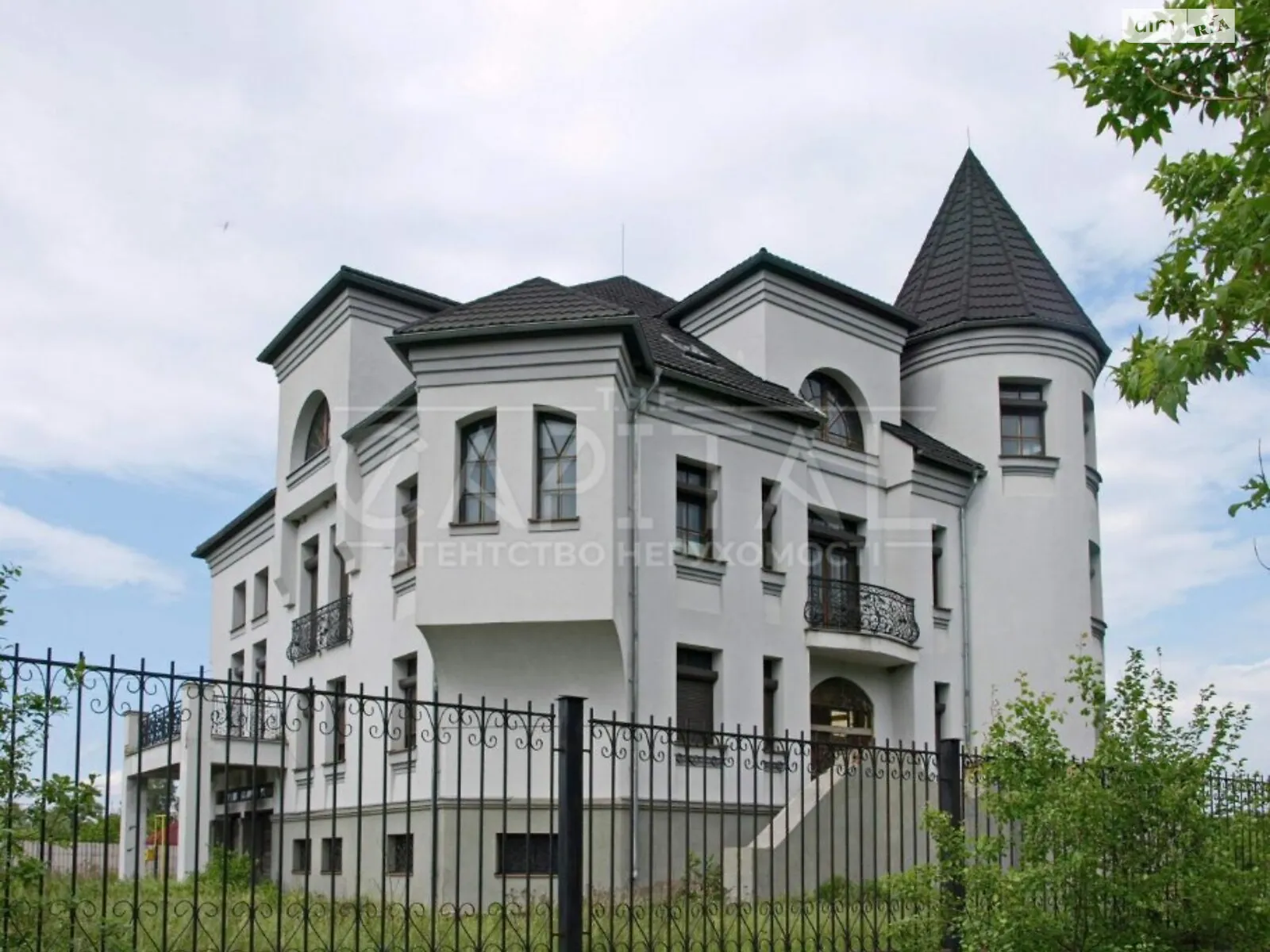 Продается дом на 3 этажа 808 кв. м с гаражом, цена: 250000 $ - фото 1
