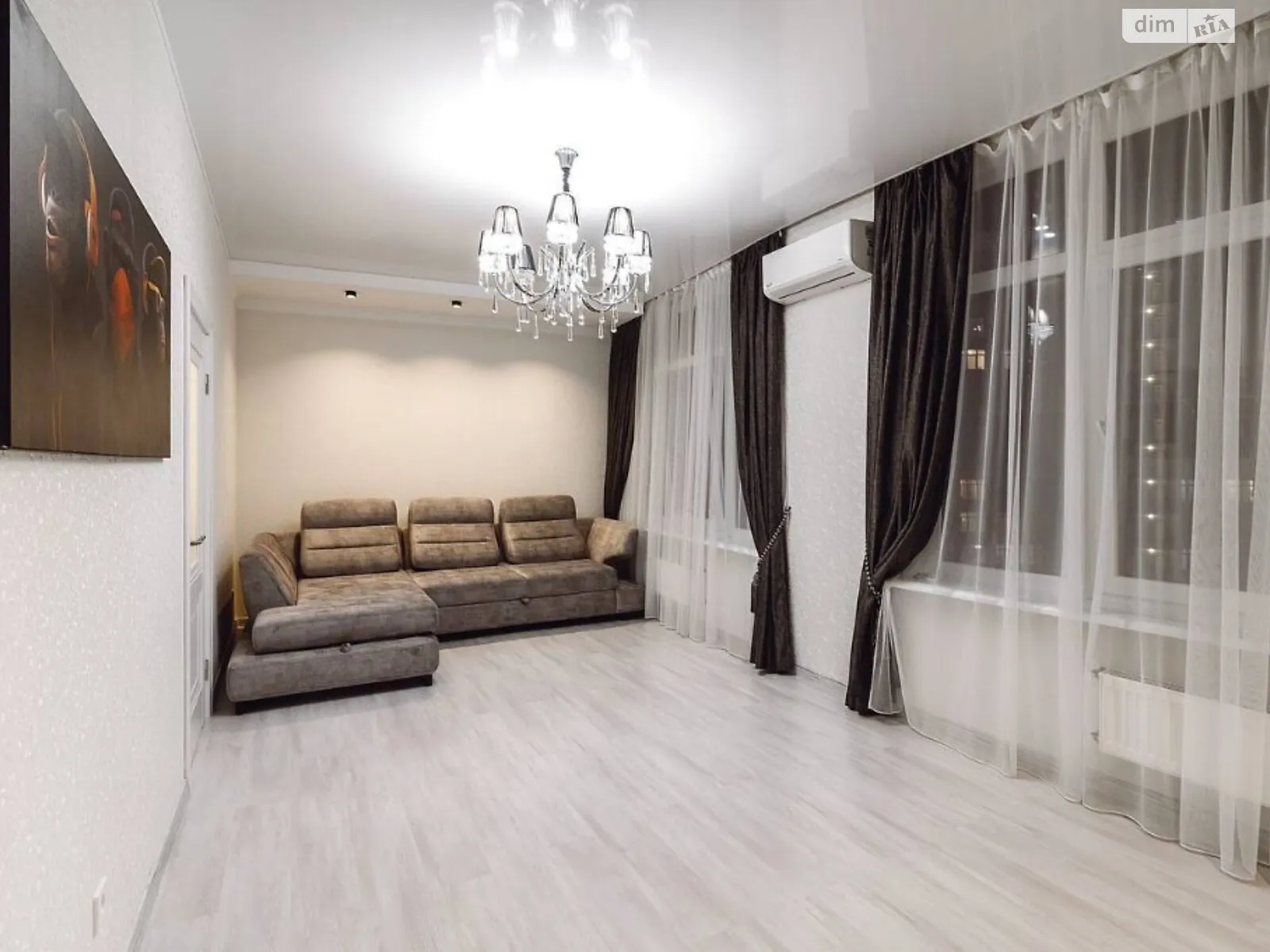 Продается 2-комнатная квартира 60 кв. м в Одессе, ул. Каманина, 16А - фото 1