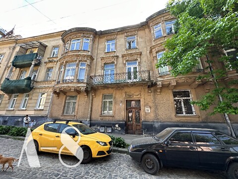 Продається 2-кімнатна квартира 70 кв. м у Львові, вул. Кирила і Мефодія