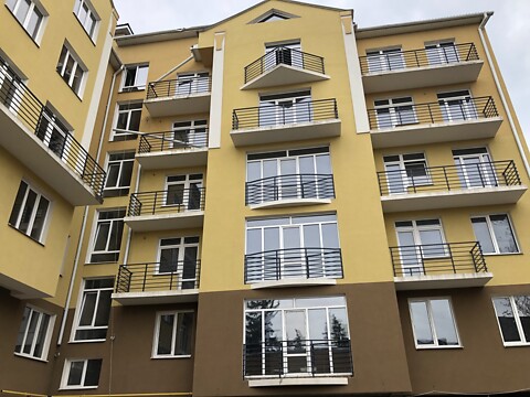 Продается 2-комнатная квартира 74 кв. м в Черновцах, ул. Украинская