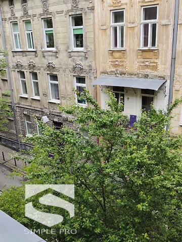 Продается 3-комнатная квартира 85 кв. м в Львове, ул. Верхратского