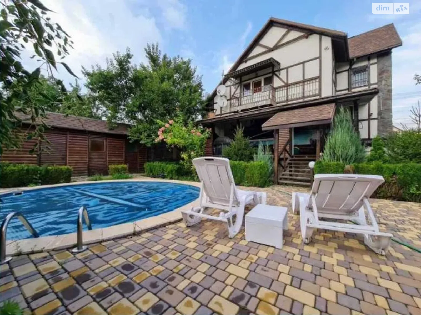 Продается дом на 3 этажа 295 кв. м с бассейном, цена: 160000 $