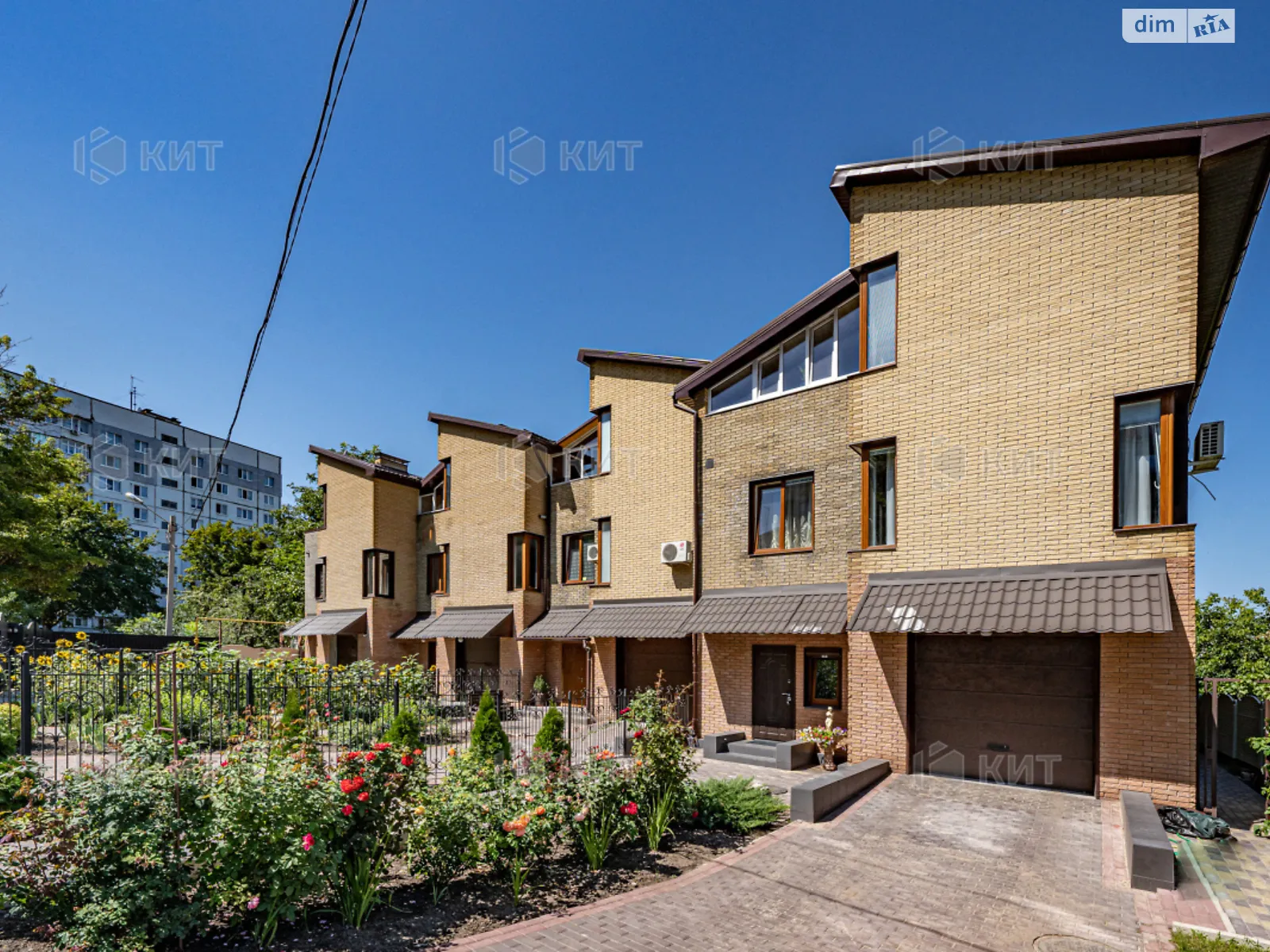 Продается дом на 3 этажа 247 кв. м с террасой, цена: 225000 $ - фото 1