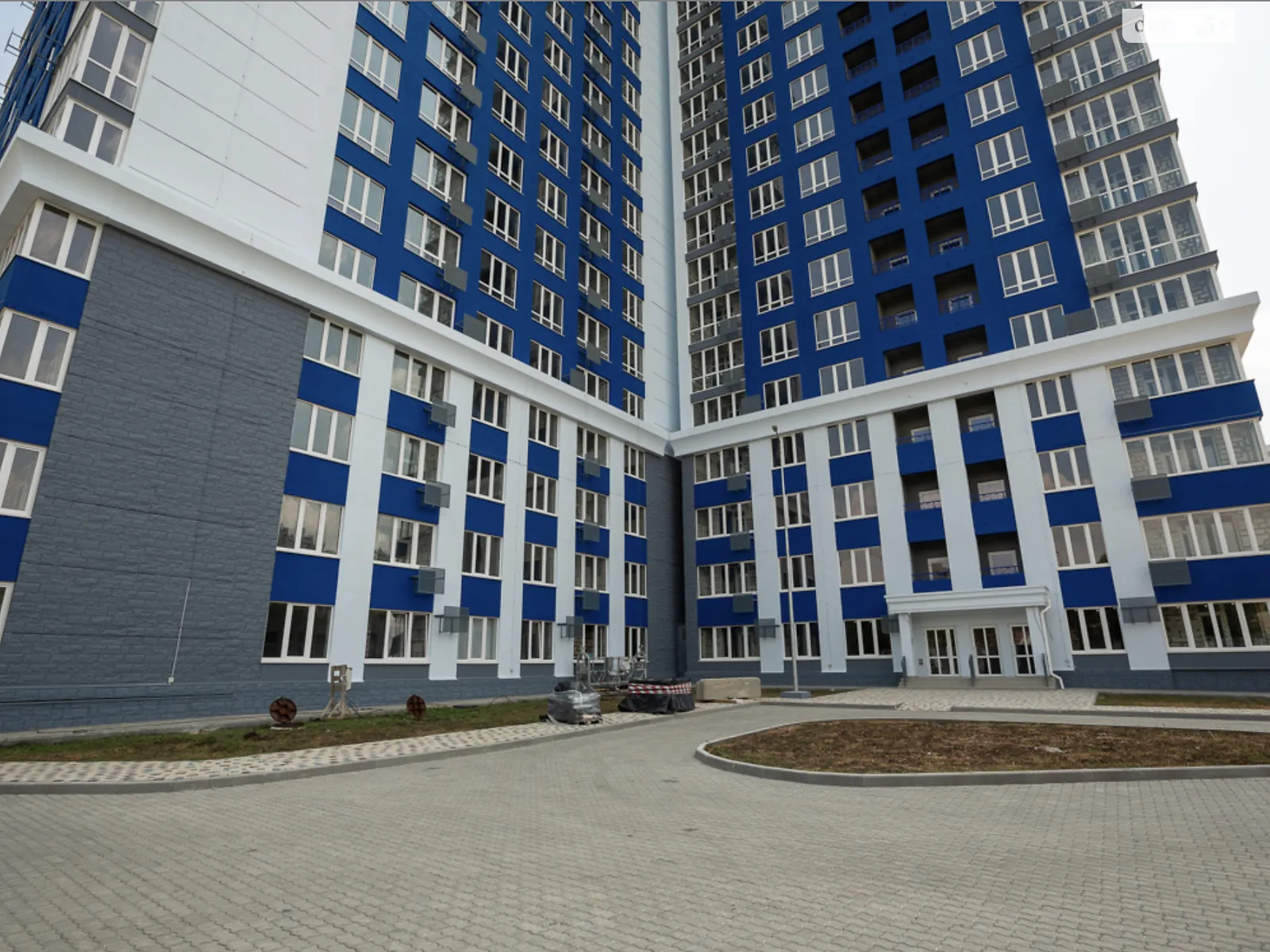 Продається 1-кімнатна квартира 46 кв. м у Одесі, вул. Толбухіна, 135 - фото 1