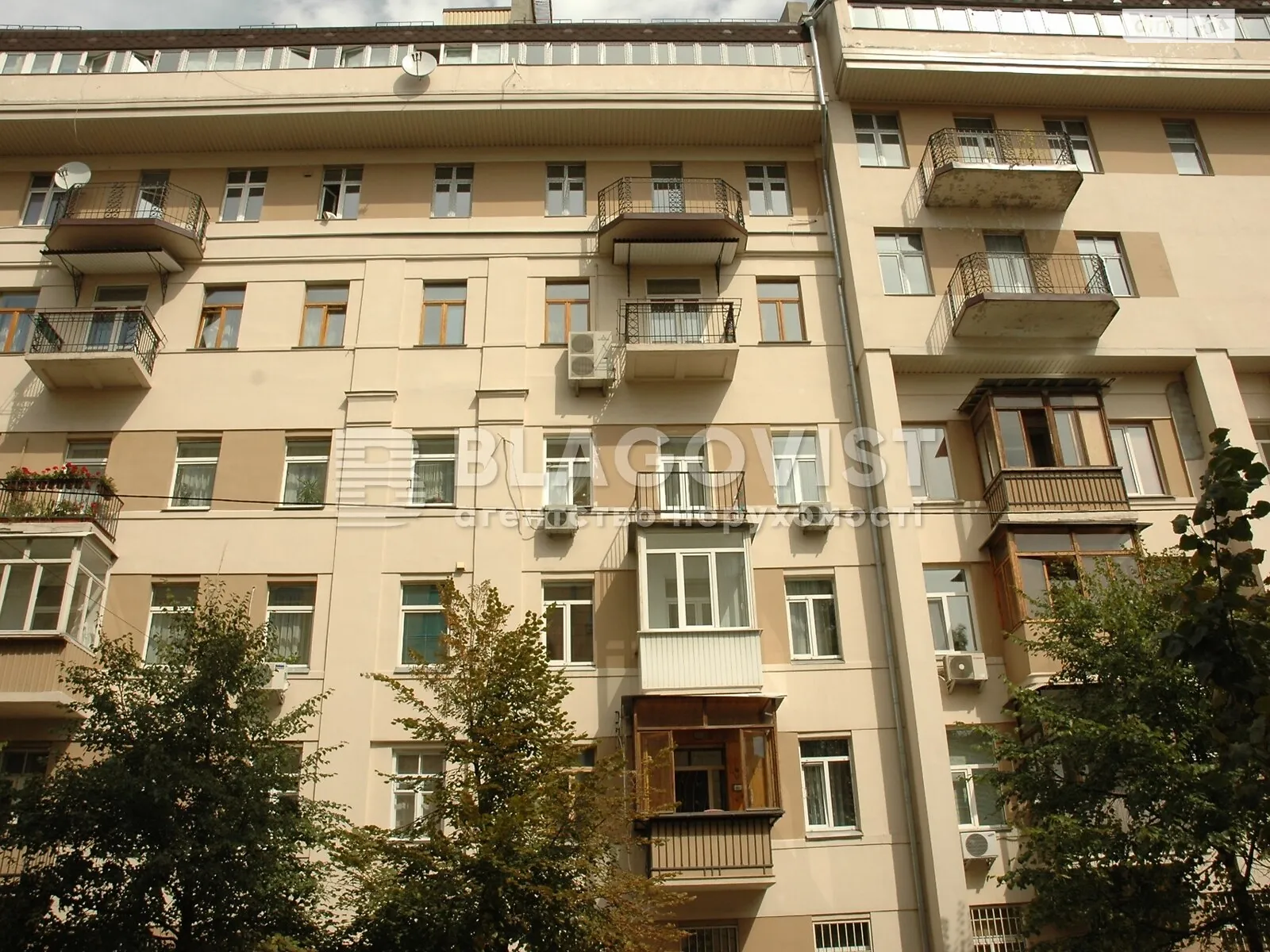 Продається 2-кімнатна квартира 54 кв. м у Києві, вул. Липська