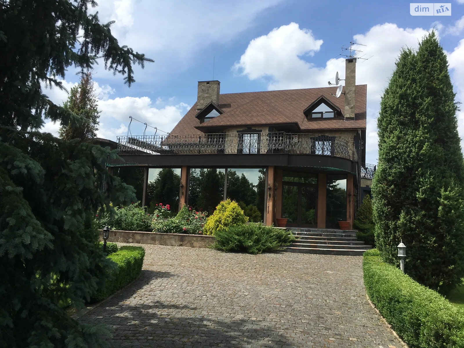 Продается дом на 3 этажа 680 кв. м с террасой, цена: 2500000 $ - фото 1