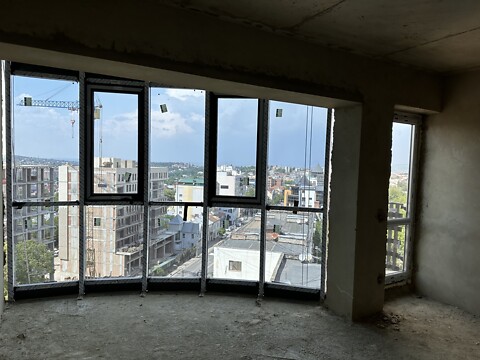 Продается 3-комнатная квартира 121.7 кв. м в Черновцах, ул. Героев Майдана