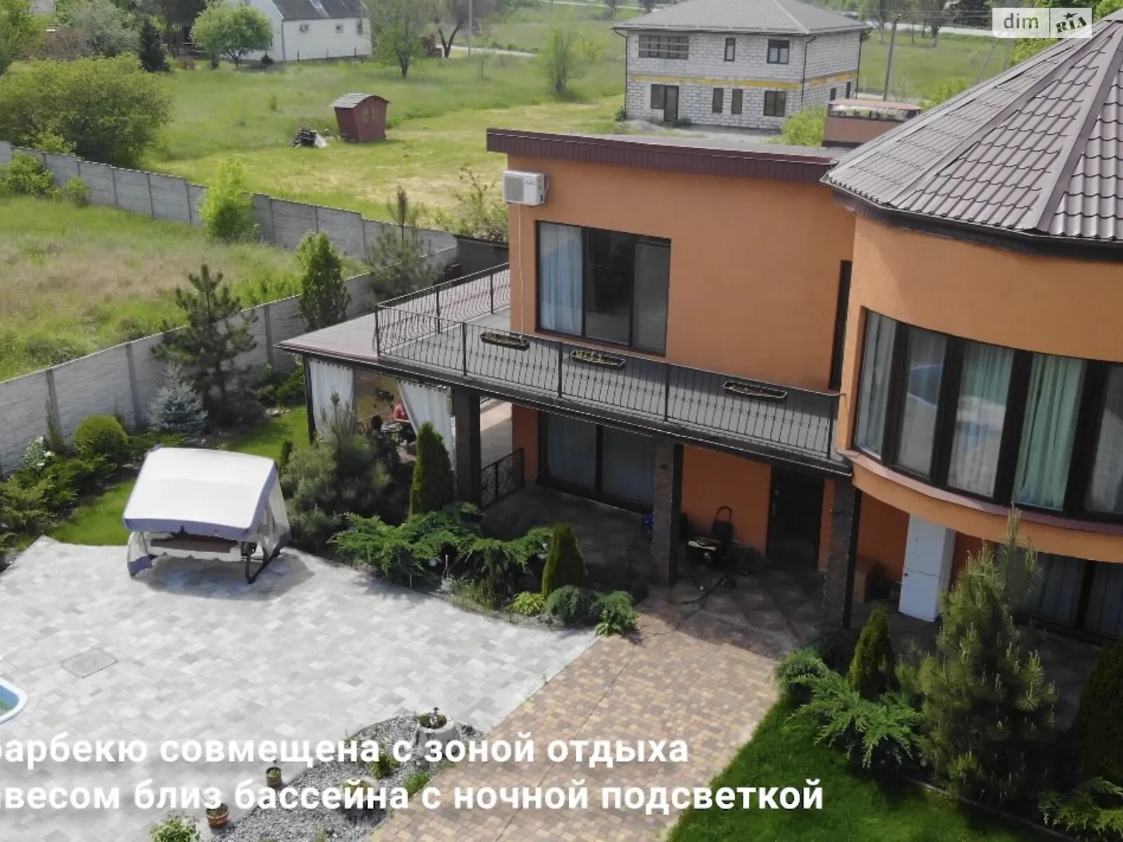 Продается дом на 2 этажа 216 кв. м с камином, цена: 449900 $