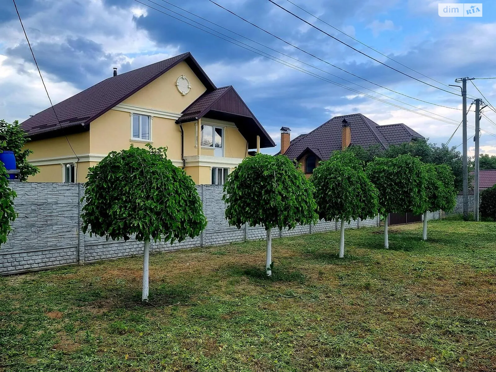 Продається будинок 2 поверховий 274 кв. м з банею/сауною, вул. Промислова(Ватутіна)