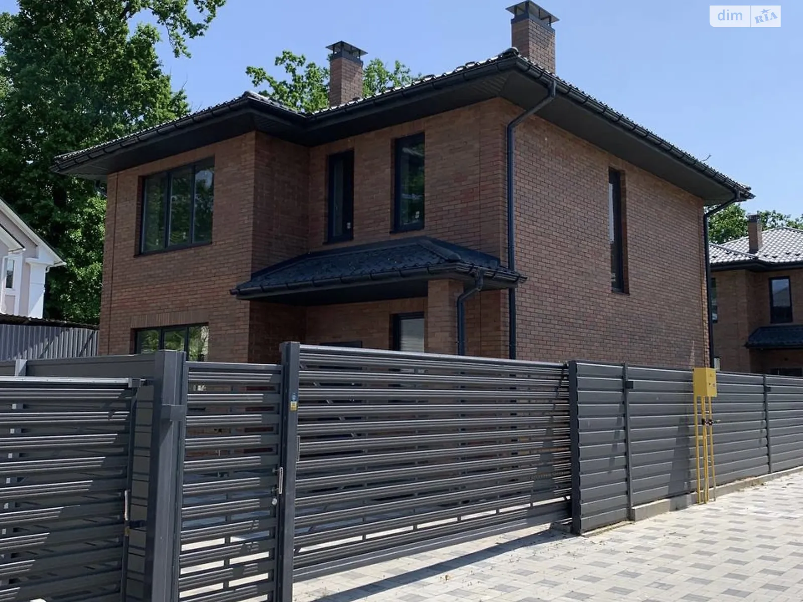 Продається будинок 2 поверховий 130 кв. м з каміном, цена: 165000 $