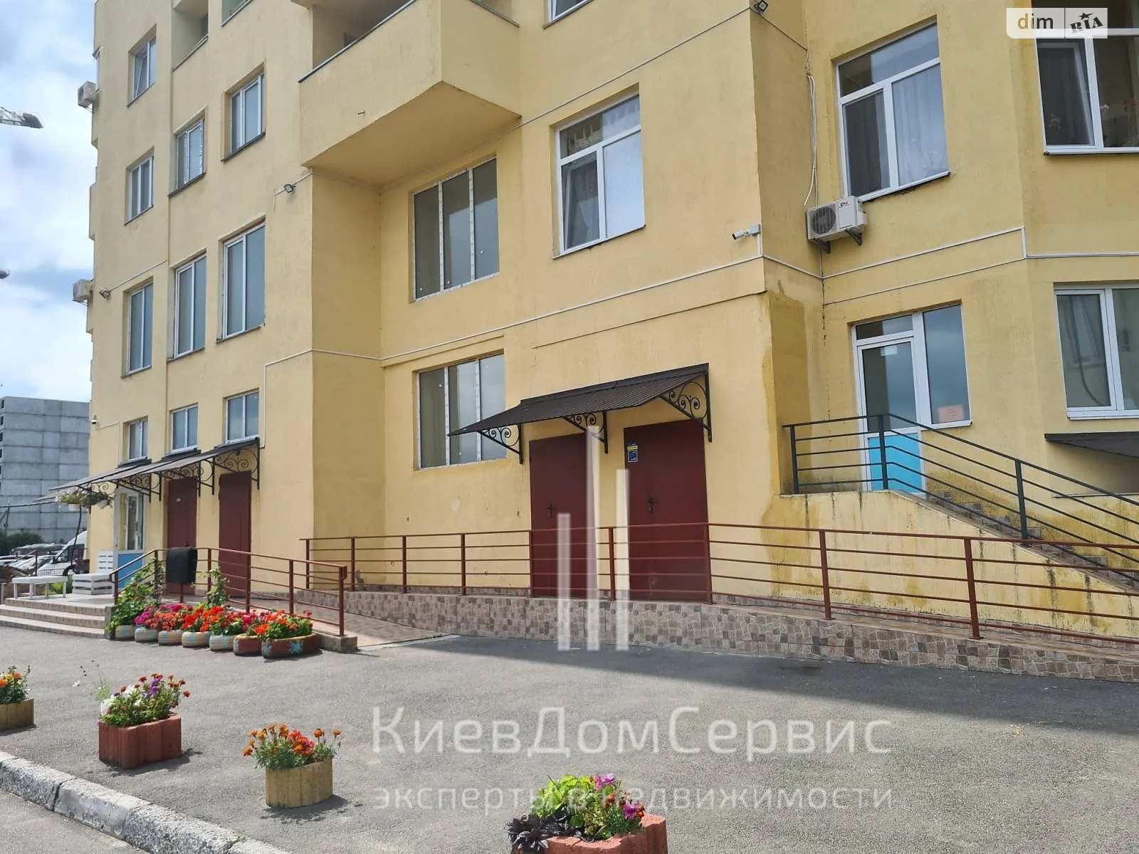 Продается 3-комнатная квартира 73 кв. м в Киеве, ул. Евгения Харченка, 47Б
