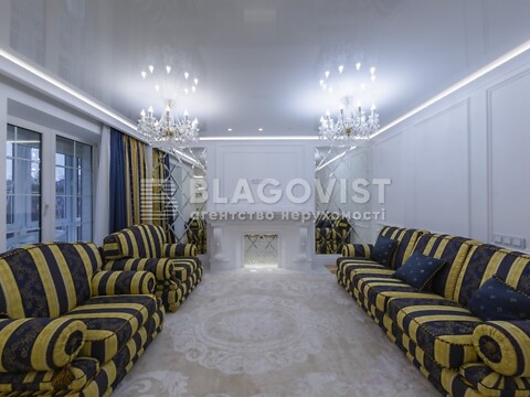 Продается 4-комнатная квартира 160 кв. м в Киеве, ул. Верхний Вал