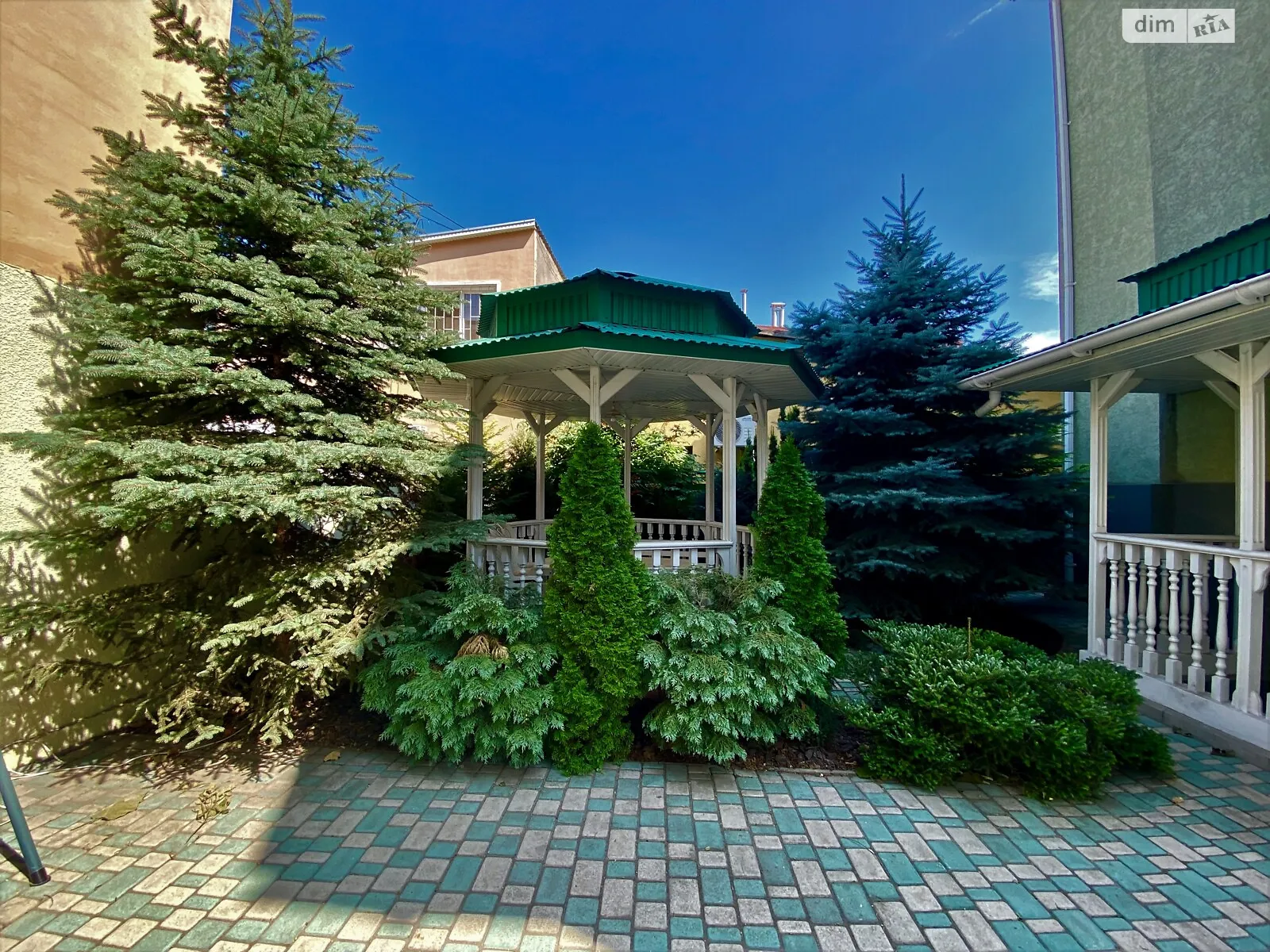 Продается дом на 3 этажа 260.7 кв. м с камином, цена: 300000 $ - фото 1