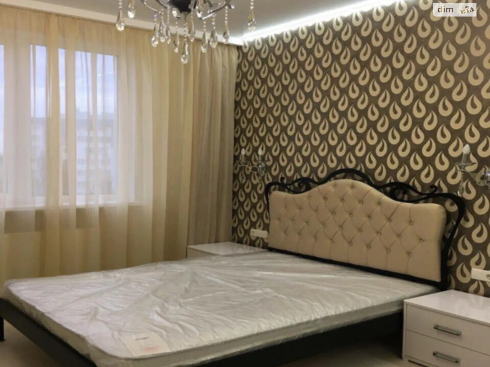 Продается 1-комнатная квартира 46 кв. м в Одессе, ул. Среднефонтанская, 35