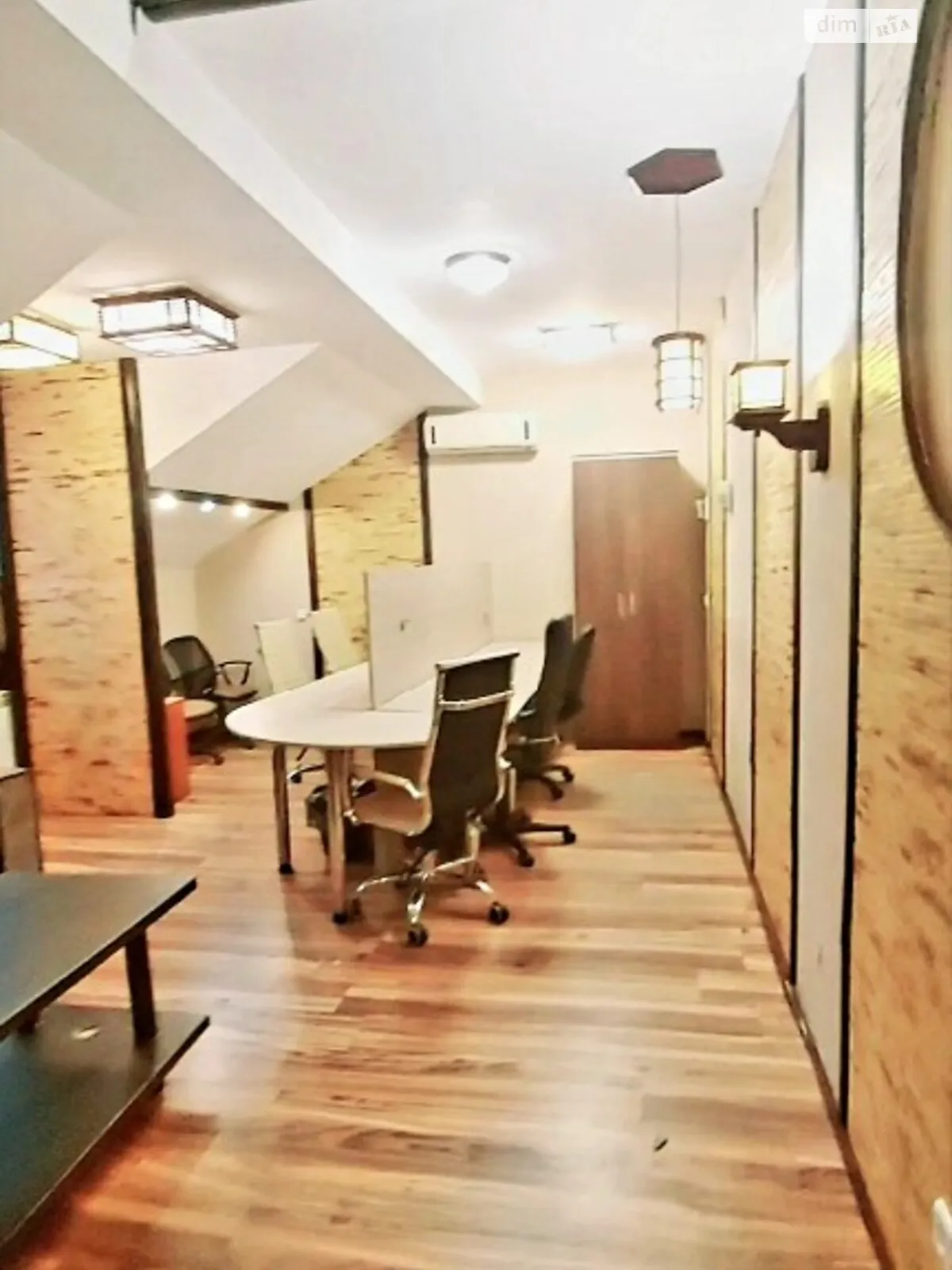 Здається в оренду офіс 82 кв. м в бізнес-центрі, цена: 499 € - фото 1