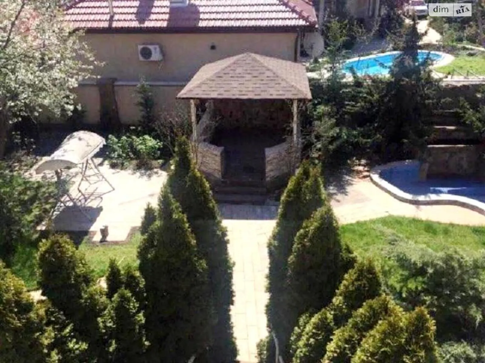 Продается дом на 2 этажа 400 кв. м с бассейном, цена: 350000 $