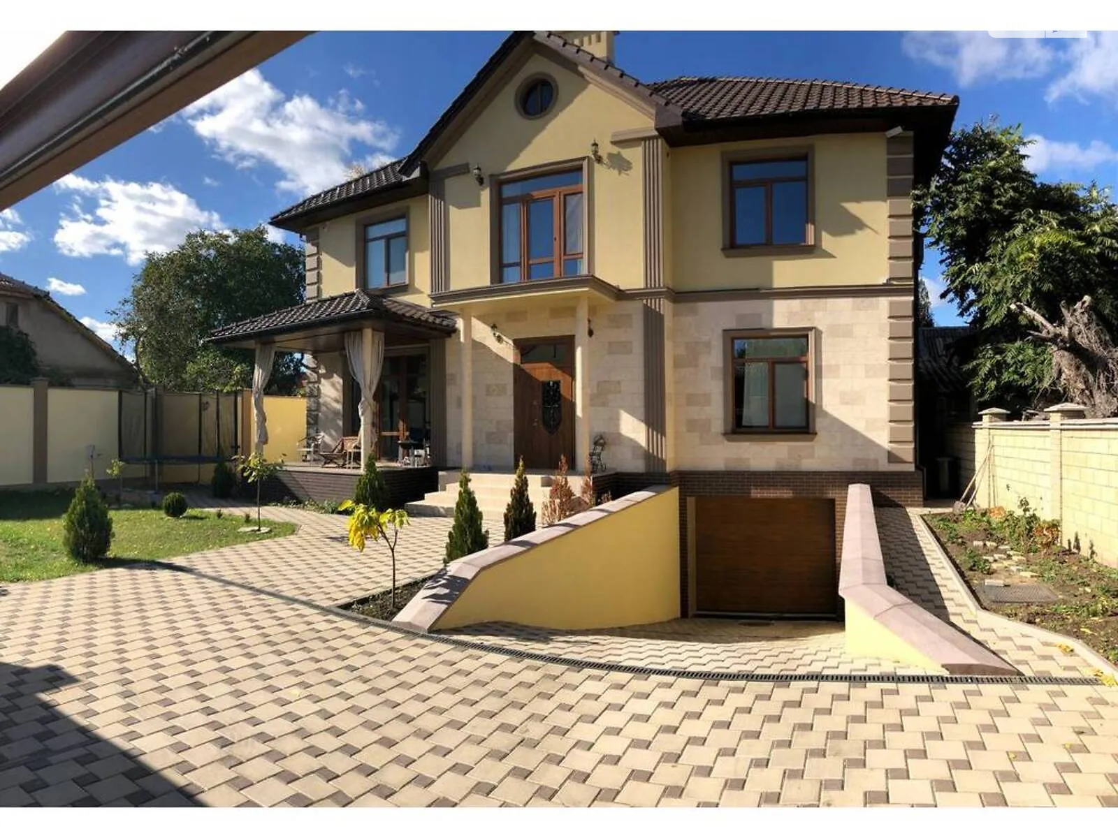 Продається будинок 2 поверховий 370 кв. м з каміном, цена: 670000 $