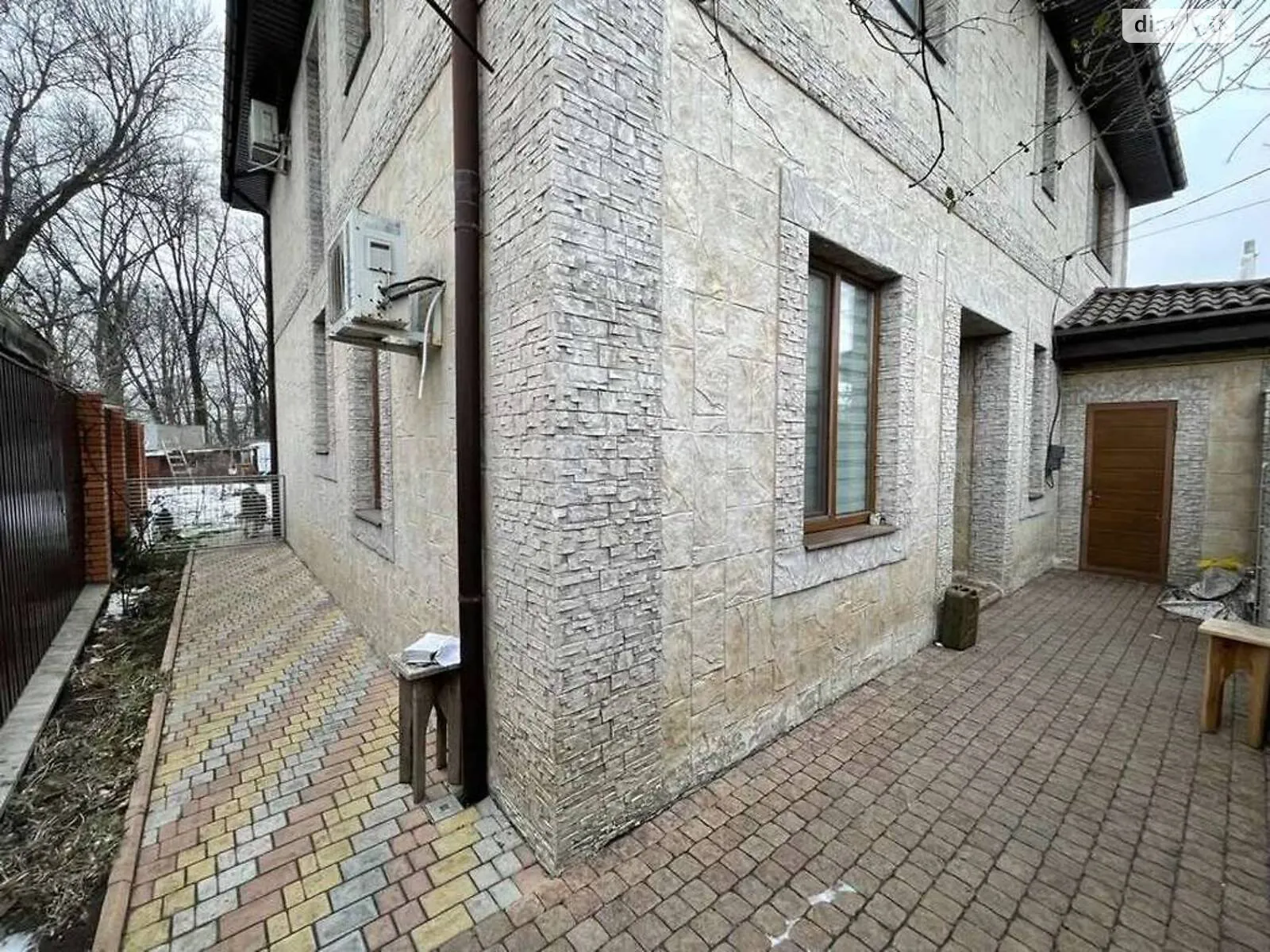 Продается дом на 2 этажа 220 кв. м с камином - фото 3