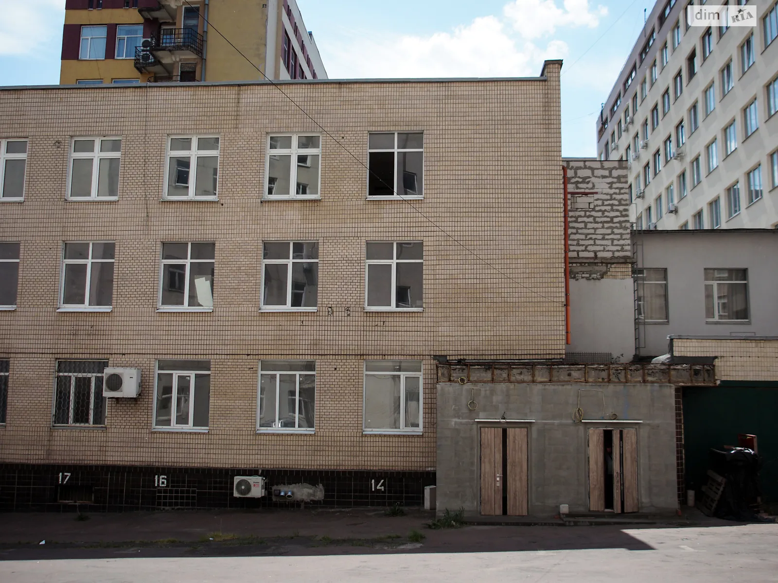 Продается помещения свободного назначения 553 кв. м в 3-этажном здании, цена: 430000 $ - фото 1