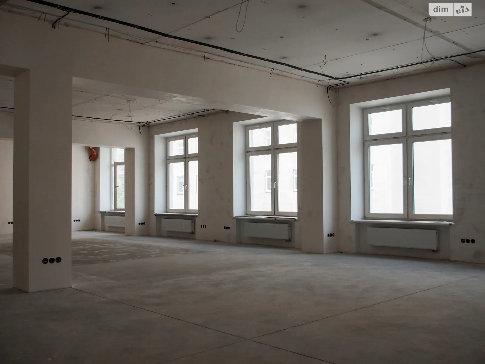 Продается объект сферы услуг 553 кв. м в 3-этажном здании, цена: 430000 $ - фото 1