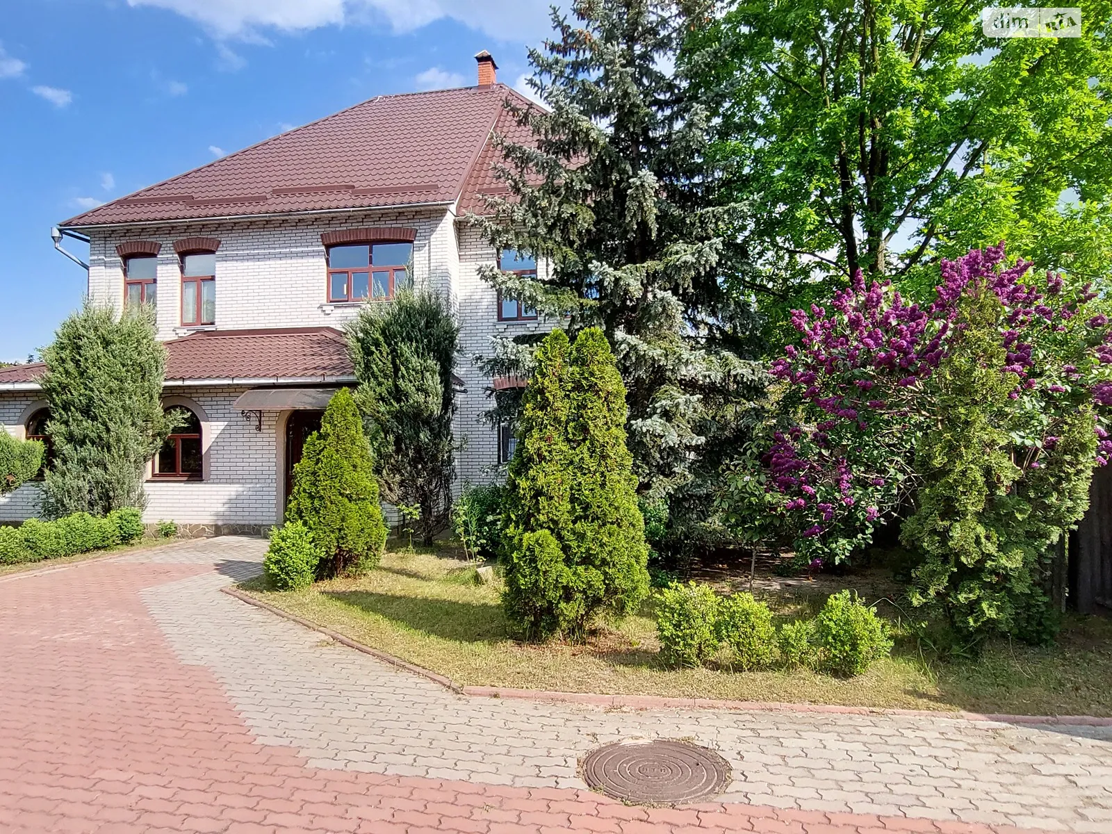 Продается дом на 2 этажа 261 кв. м с камином, цена: 175000 $