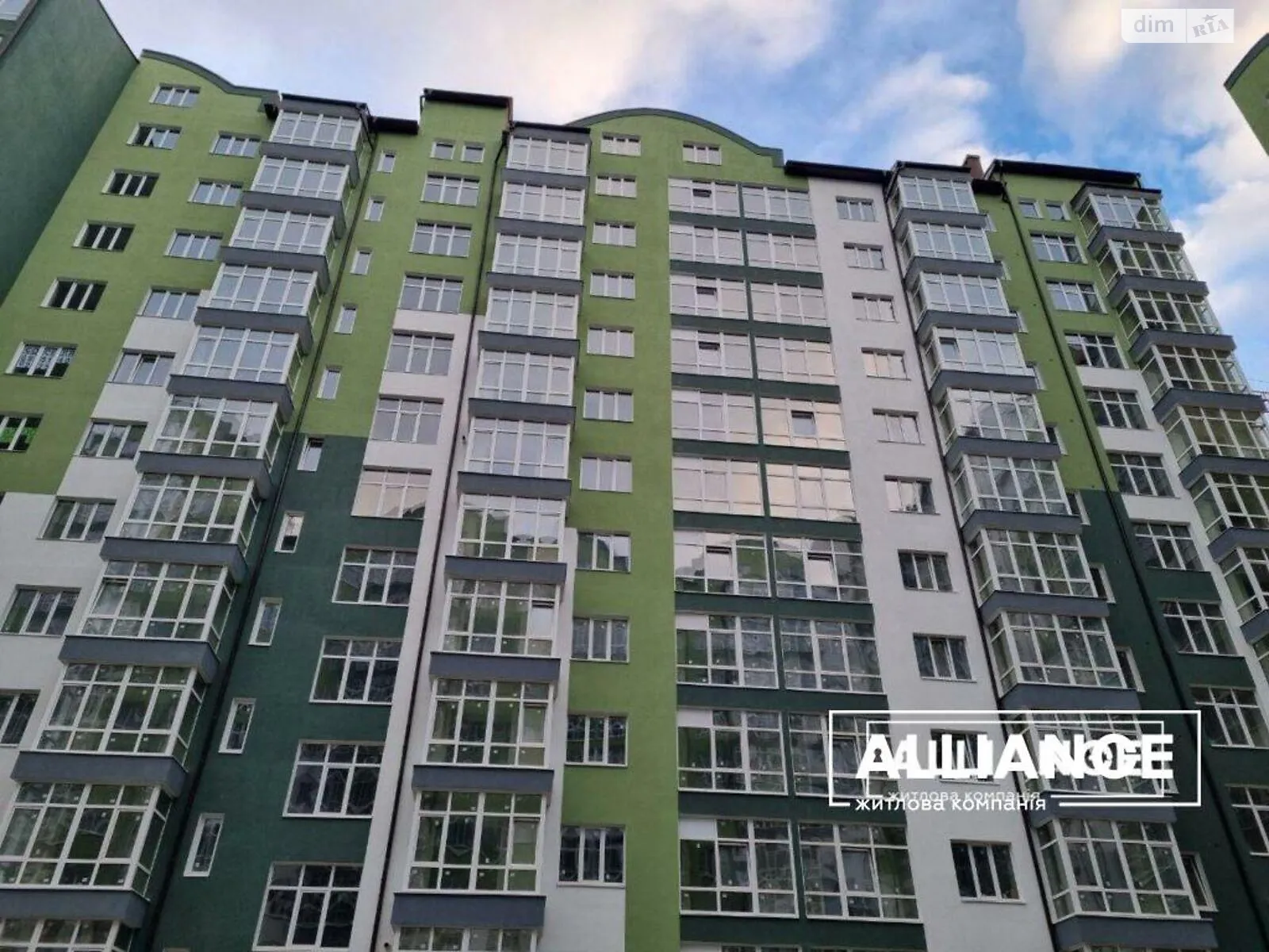 Продается 1-комнатная квартира 44.5 кв. м в Ивано-Франковске, ул. Высочана Семена