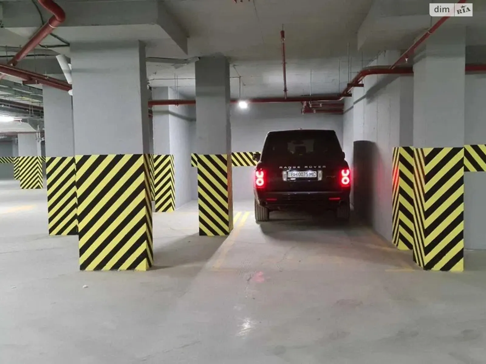Продается подземный паркинг под легковое авто на 15 кв. м, цена: 11000 $ - фото 1