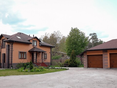 Сдается в аренду дом на 3 этажа 320 кв. м с баней/сауной, цена: 1500 $