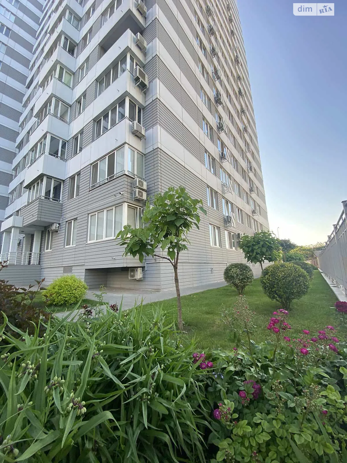 Продается 2-комнатная квартира 70 кв. м в Одессе, ул. Люстдорфская дорога - фото 1
