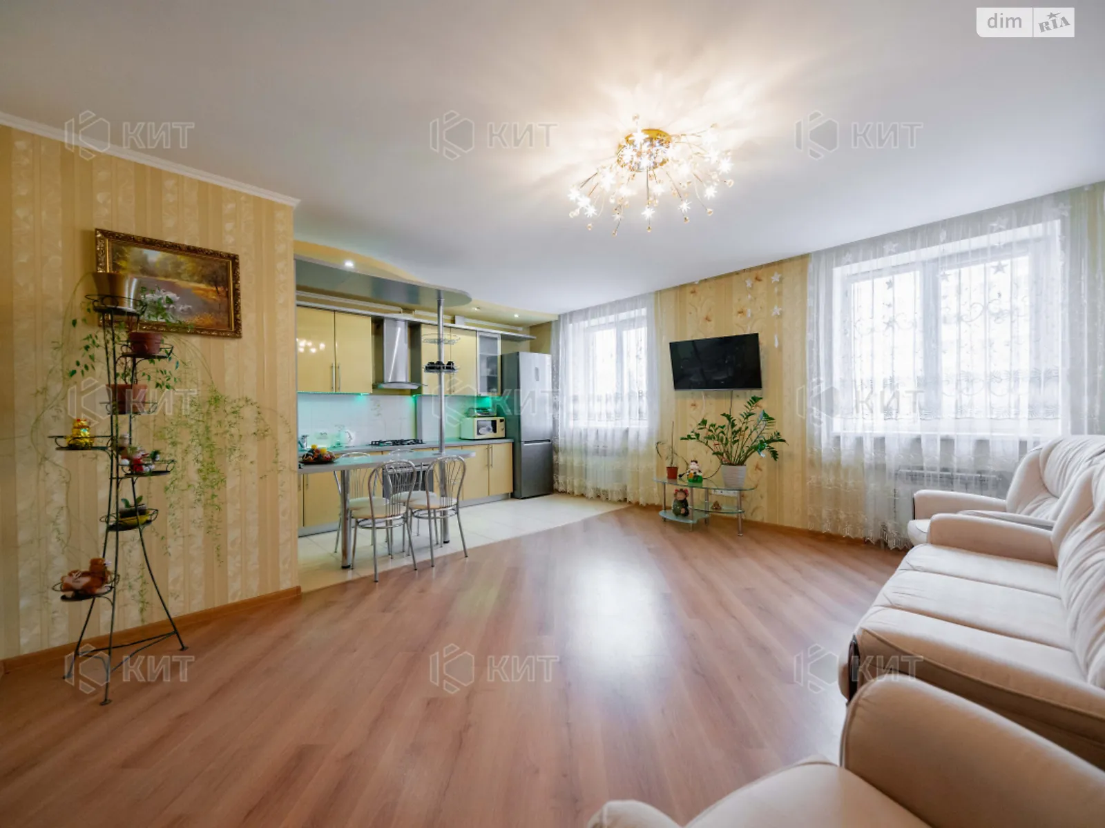 Продається 2-кімнатна квартира 62 кв. м у Харкові, просп. Героїв Харкова(Московський), 131